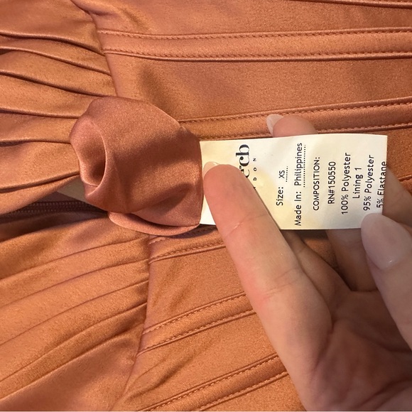 House of CB FAYE
Rose Satin Pleated Midi Dress size XS new without tags - Picture 7 of 8